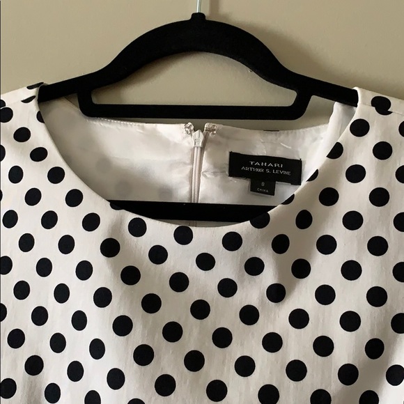 Sophisticated Polka Dot dress 👗 - Picture 4 of 6